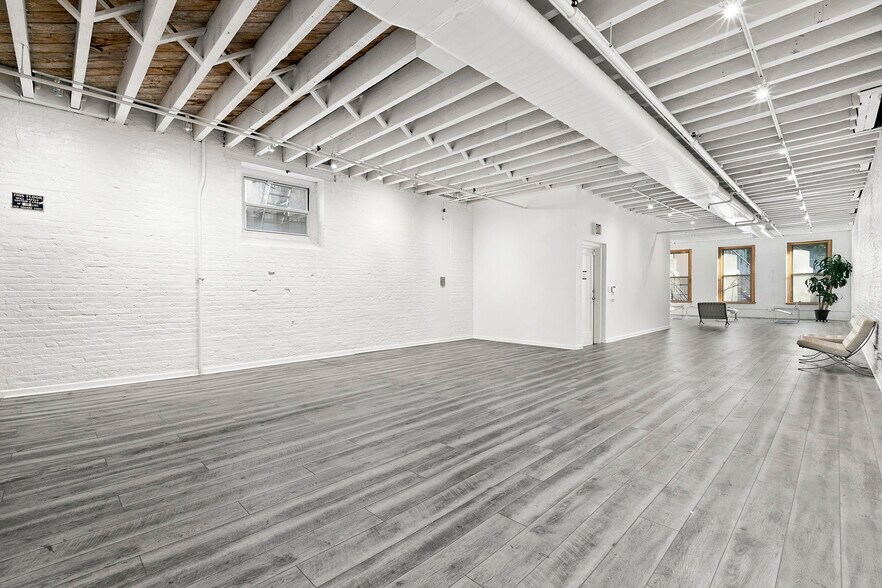 More Photos Of 447 W 36th St, New York Loft Creative Space For Sale