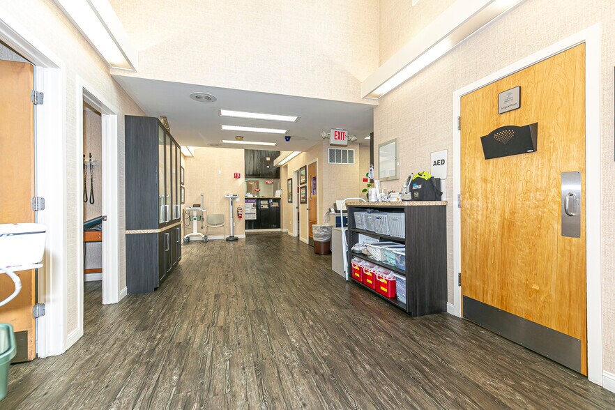 More Photos Of 986-990 Sunrise Hwy, Babylon Medical For Sale