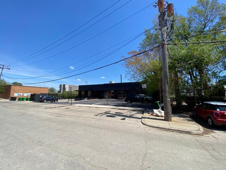 More Photos Of 3065 N Rockwell St, Chicago Warehouse For Sale