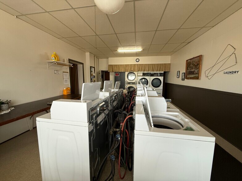 More Photos Of 218 Commercial Ave, Wallace Hotel For Sale