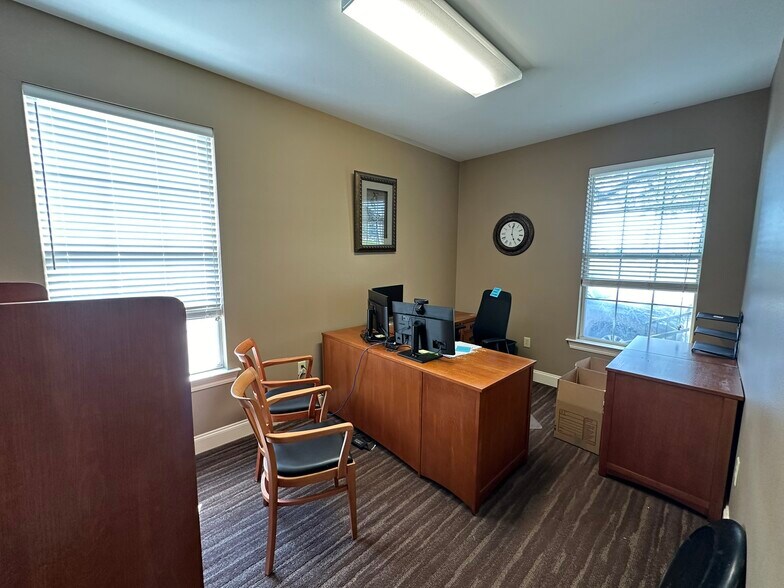 More Photos Of 12320 Burnside ave, Gonzales Office For Sale