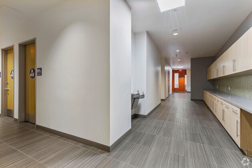 More Photos Of 5475 S Decatur Blvd, Las Vegas Research And Development For Lease