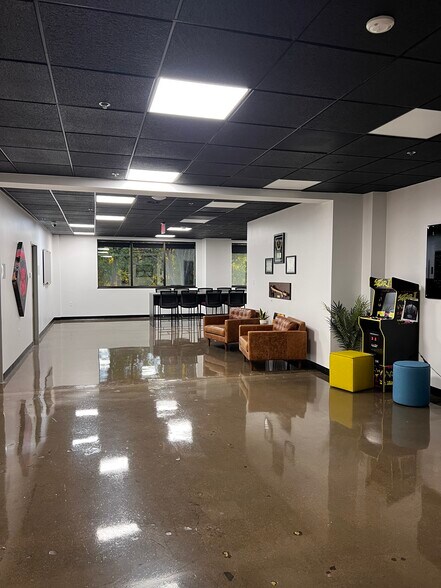 More Photos Of 5308 W Plano Pky, Plano Office For Sale