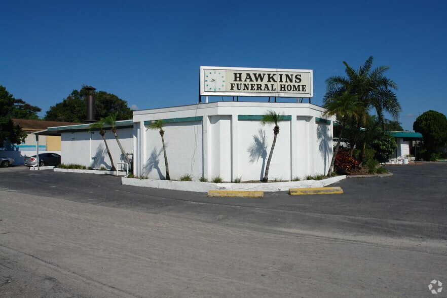 More Photos Of 135 N Lime Ave, Sarasota Funeral Home For Sale
