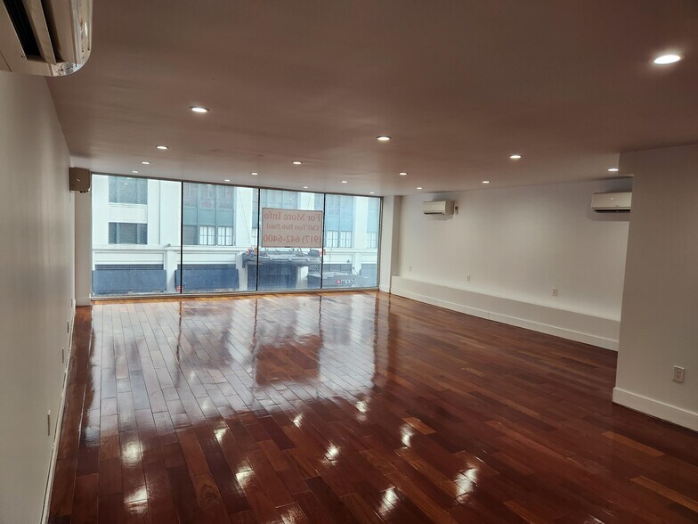 More Photos Of 458 Seventh Ave, New York Storefront For Lease