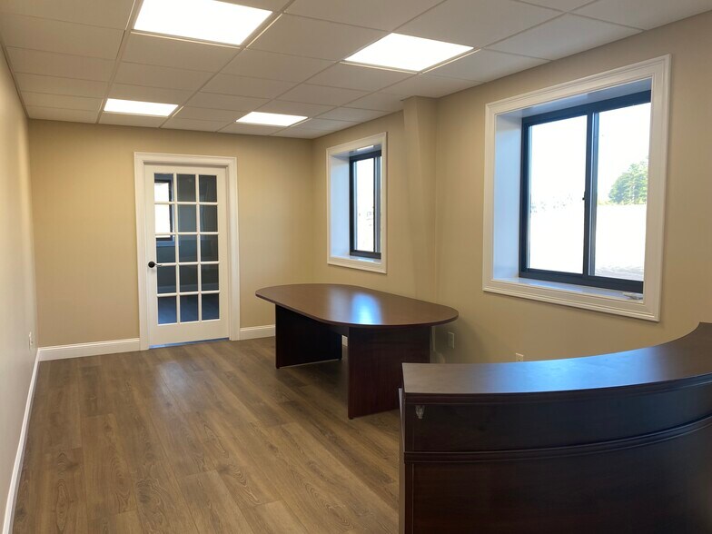 More Photos Of 4 Ricketts Pond Dr, Carver Warehouse For Lease