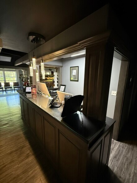 More Photos Of 2513 Dauphin St, Mobile Healthcare For Sale