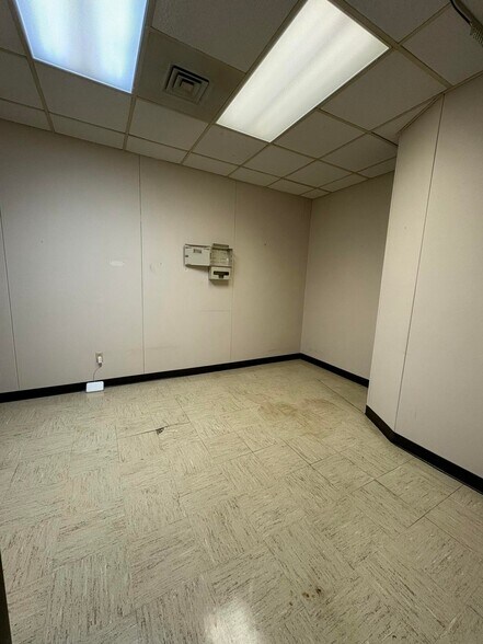 More Photos Of 340 Bogle St, Somerset Medical For Sale