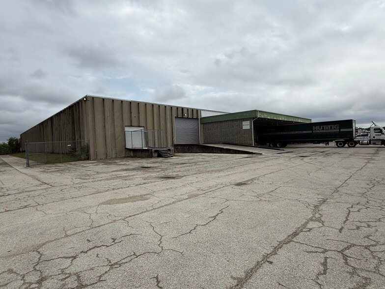 More Photos Of 3580-3588 Work Dr, Fort Myers Manufacturing For Lease