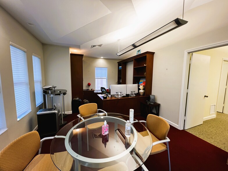 More Photos Of 124 N Swinton Ave, Delray Beach Office For Sale
