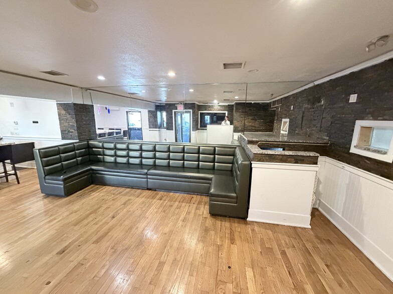 More Photos Of 19401 Linden Blvd, Saint Albans General Retail For Lease