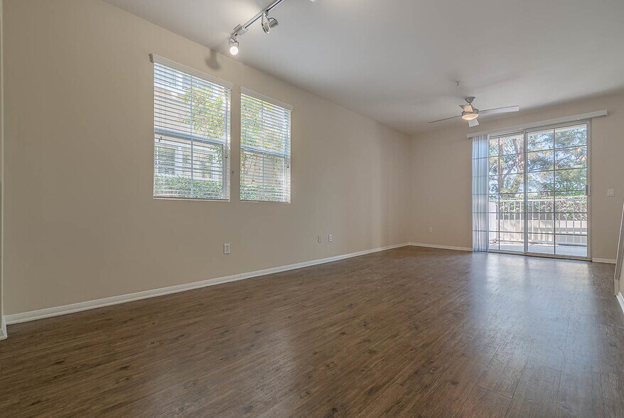 More Photos Of 31 E MacArthur Crescent Dr, Santa Ana Apartments For Lease