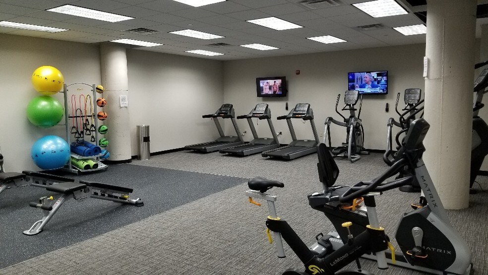 More Photos Of 350 E New York St, Indianapolis Office For Lease