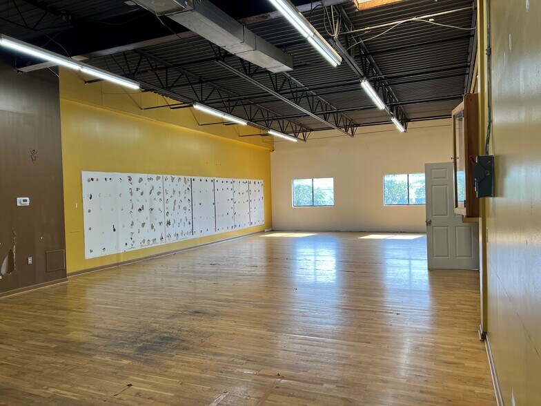 More Photos Of 505 Hampton Park Blvd, Capitol Heights Warehouse For Lease