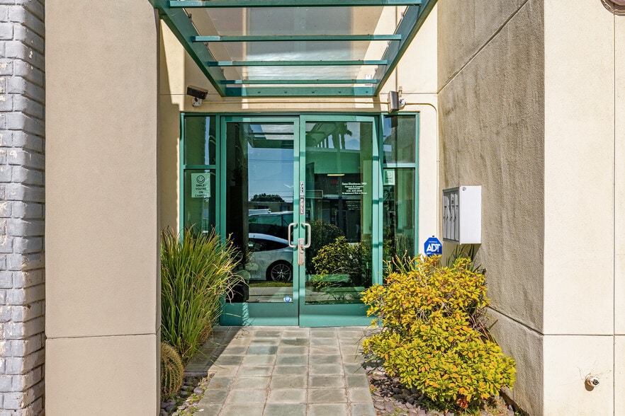 More Photos Of 2915 Santa Monica Blvd, Santa Monica Medical For Lease