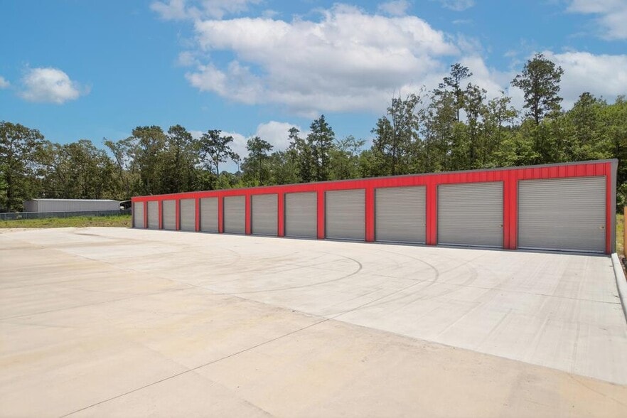 More Photos Of 277 Moses St, Zavalla Self Storage For Sale