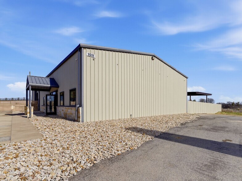 More Photos Of 1511 S Graham St, Stephenville General Retail For Sale