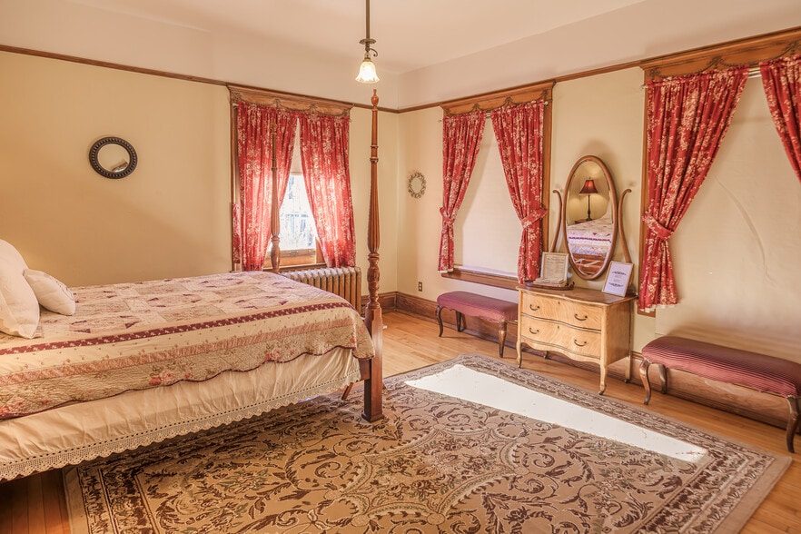 More Photos Of 310 E 2nd St, Trinidad Hospitality For Sale