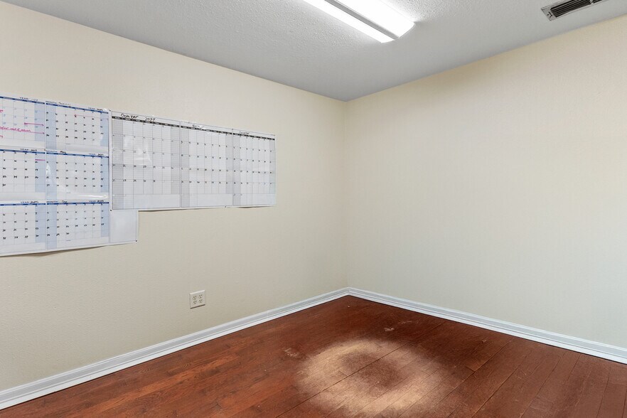 More Photos Of 17490 US Highway 69 S, Tyler Showroom For Sale