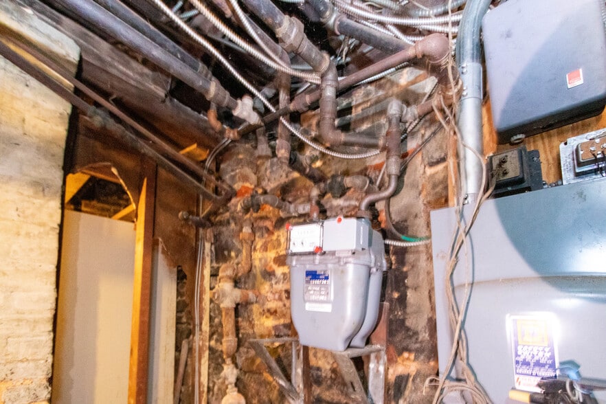 More Photos Of 115 W Saratoga St, Baltimore Storefront Retail Residential For Sale