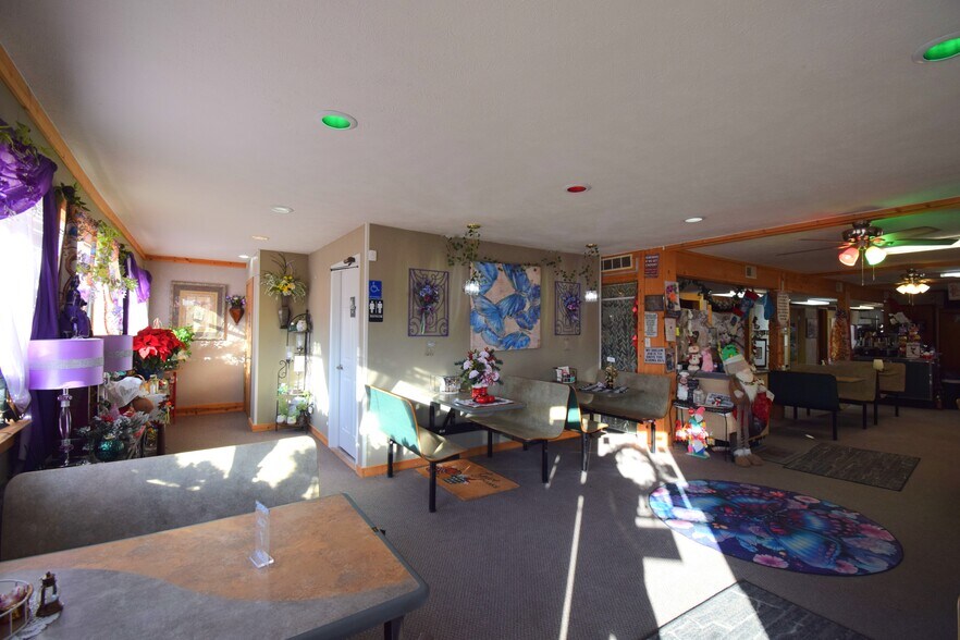 More Photos Of 502 W Franklin St, Sesser Office For Sale