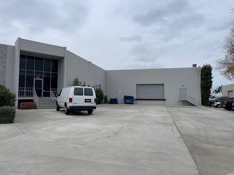 More Photos Of 3060 Airport Way, Long Beach Warehouse For Lease