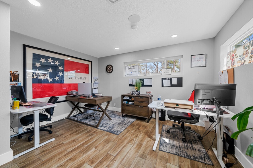More Photos Of 29519 W Hawthorne Dr, Spring Flex For Sale