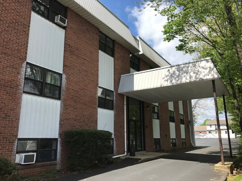 More Photos Of 71 W Main St, Freehold Office For Lease