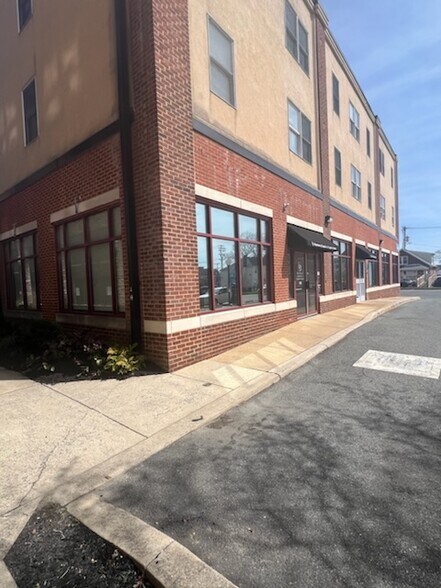 More Photos Of 125 E Main Street, Newark Office Residential For Lease