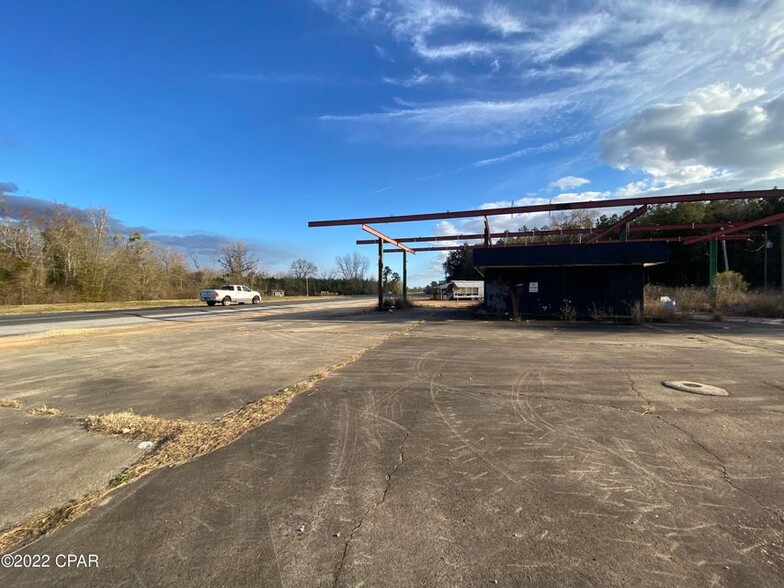 Primary Photo Of 5509 HWY 231, Campbellton Service Station For Sale