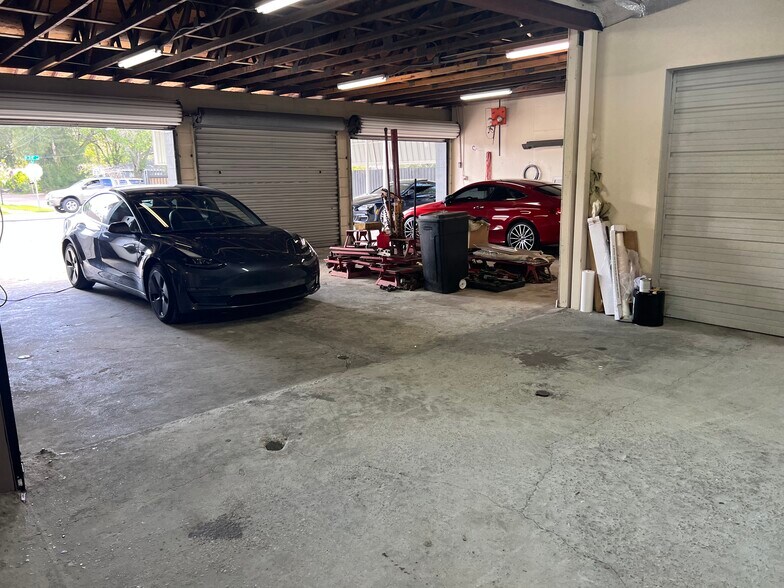 More Photos Of 4615 N 34th St, Tampa Warehouse For Sale