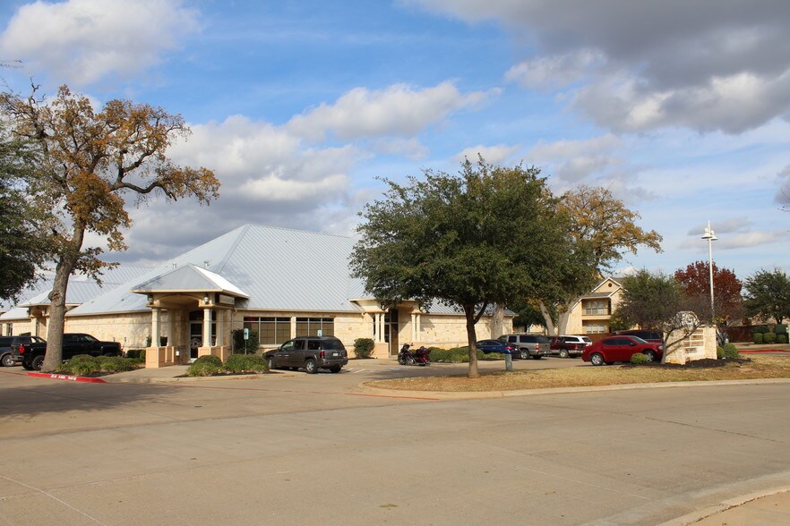 More Photos Of 805 Hill Blvd, Granbury Medical For Lease