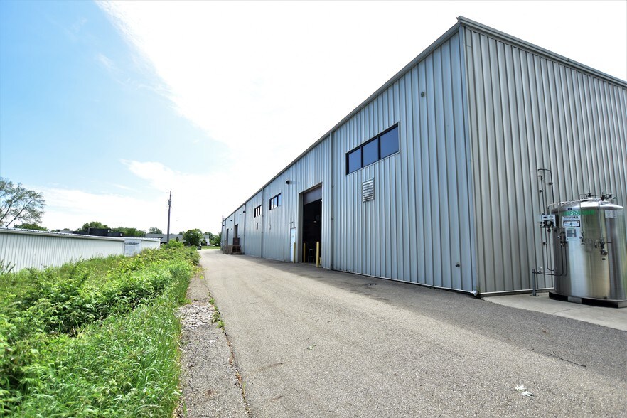 More Photos Of 8167-8197 Clyde Park Ave, Byron Center Warehouse For Lease