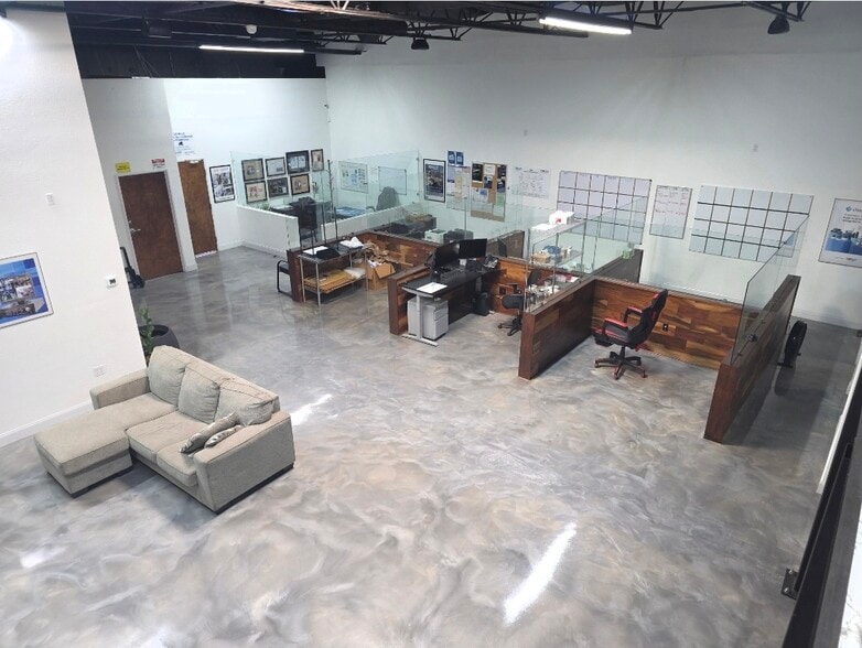 More Photos Of 10606 Shady Trl, Dallas Showroom For Sale