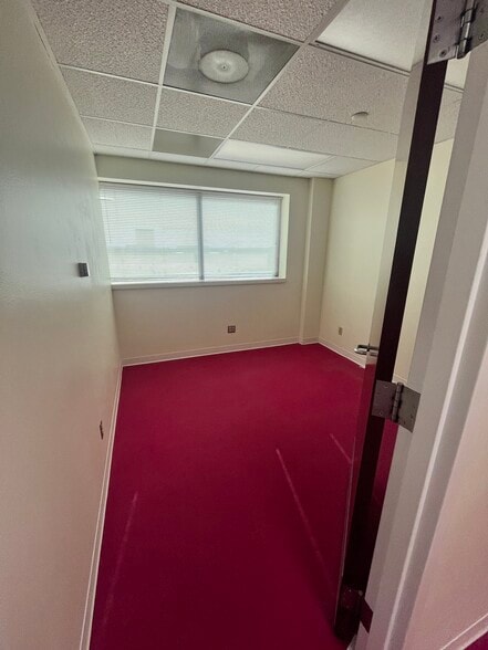 More Photos Of 1505 Eastland Dr, Bloomington Medical For Lease
