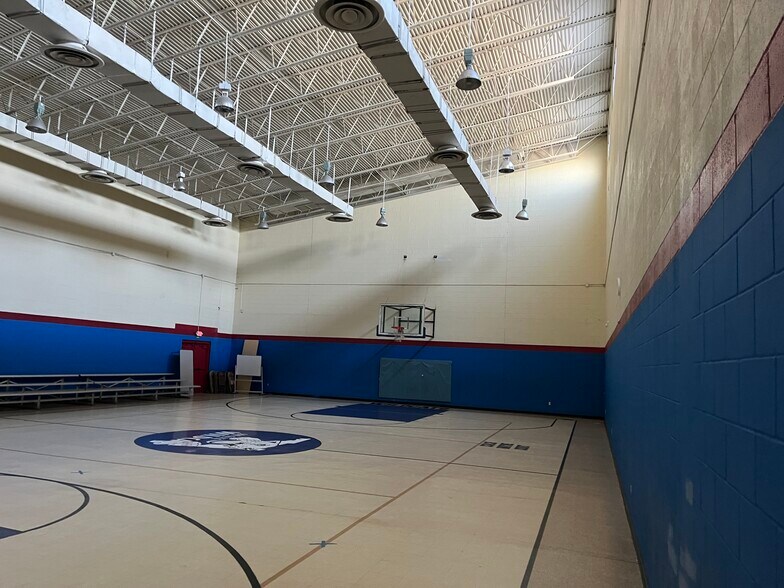 More Photos Of 6612 Arlington Expy, Jacksonville Schools For Lease