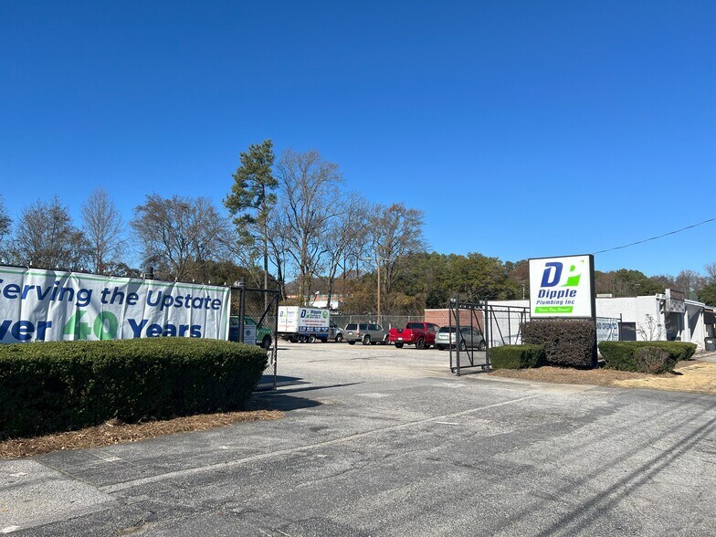 More Photos Of 211 N Pleasantburg Dr, Greenville Light Manufacturing For Lease