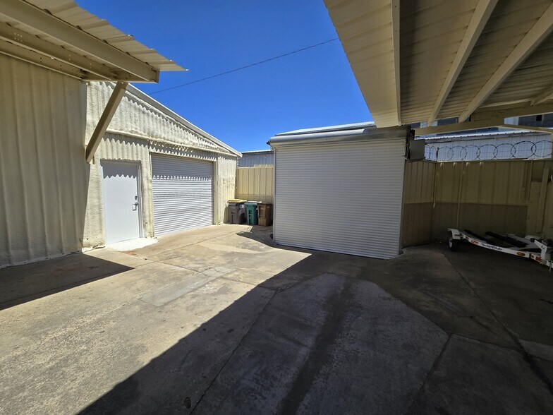 More Photos Of 10 Daisy Ave, Lodi Warehouse For Lease