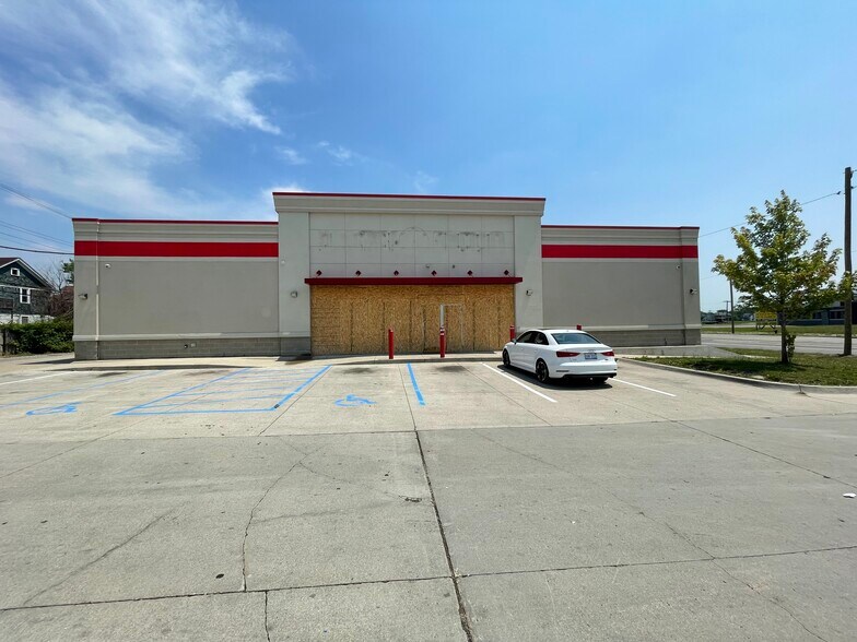 More Photos Of 2250 W Davison, Detroit Freestanding For Lease
