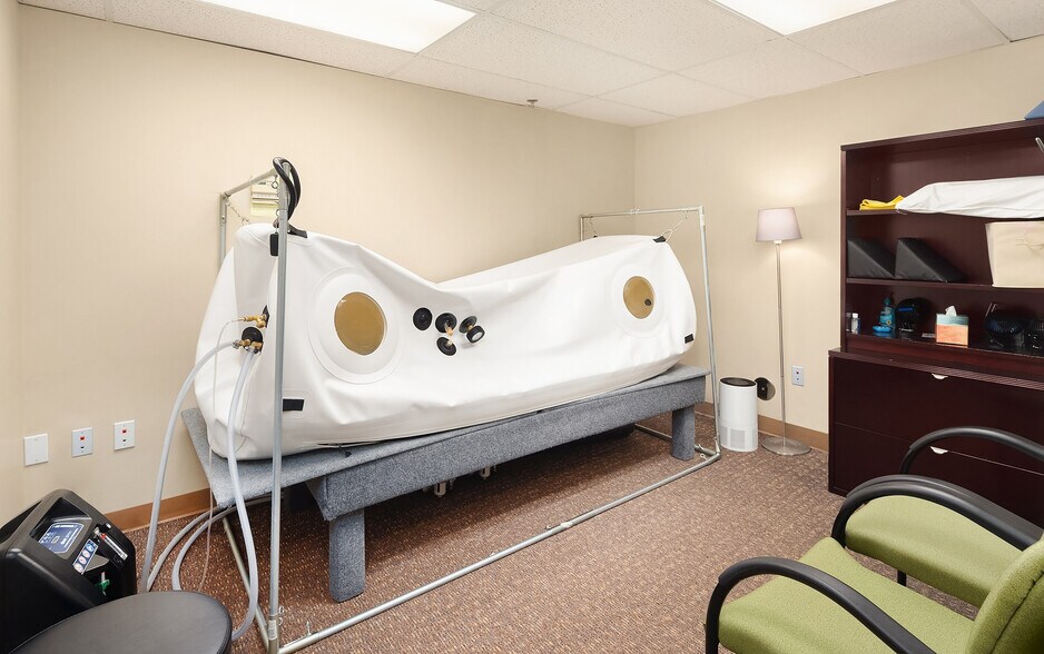 More Photos Of 504 Holly Dr, Edmonds Office For Sale