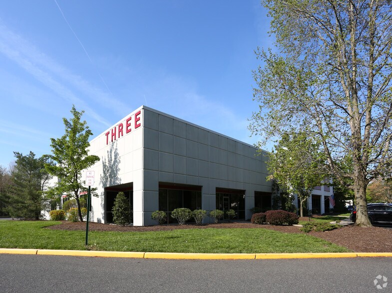 More Photos Of 3 Terri Ln, Burlington Flex For Sale