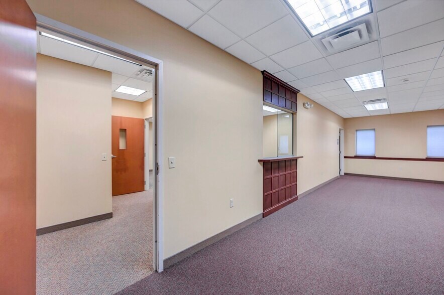 More Photos Of 1110 Clay Ave, Dunmore Medical For Lease