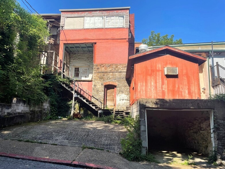 More Photos Of 71 Spring St, Eureka Springs Restaurant For Sale