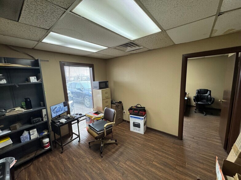 More Photos Of 5858 Bicentennial St, San Antonio Service For Lease