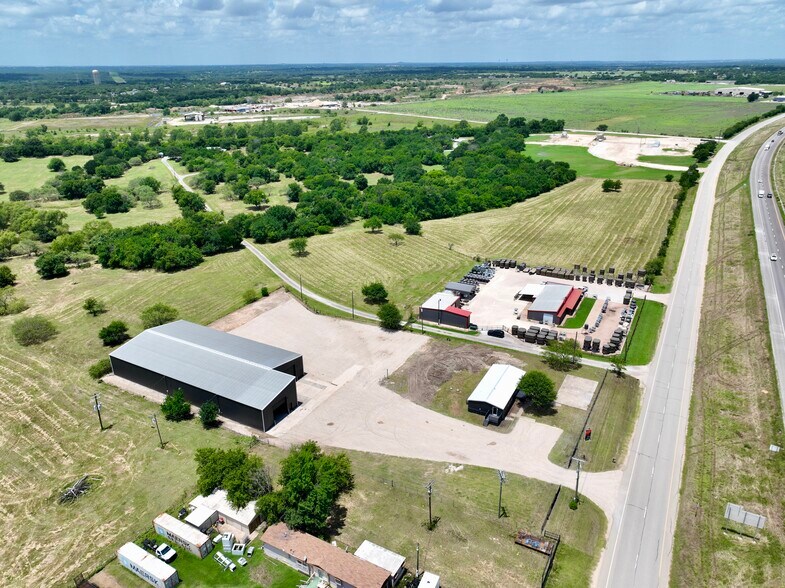 More Photos Of 4528 S Interstate 35, Alvarado Warehouse For Lease