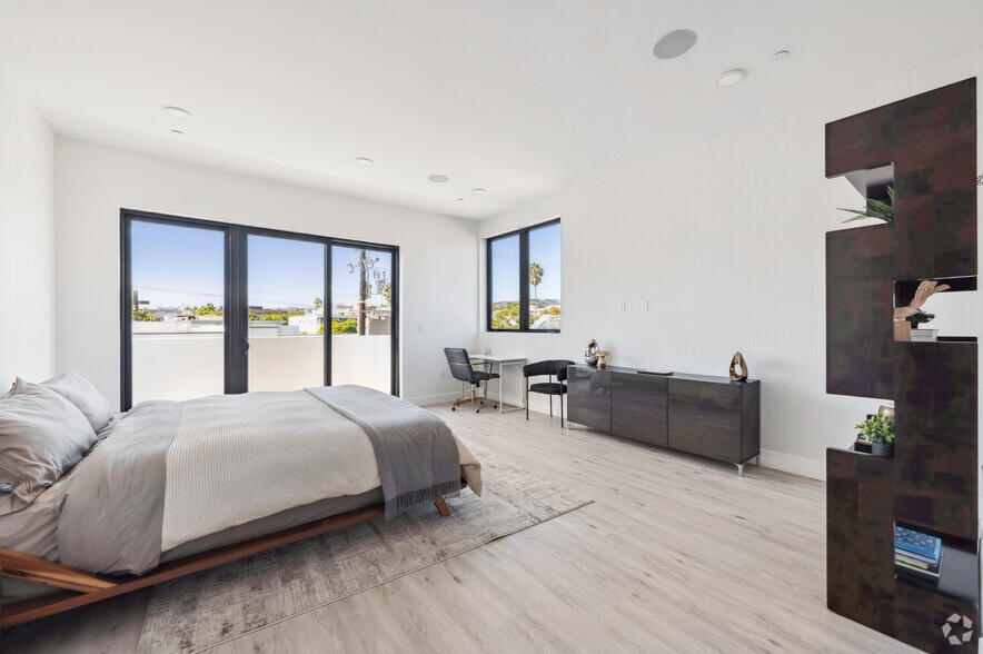 More Photos Of 137 N Doheny Dr, West Hollywood Apartments For Sale