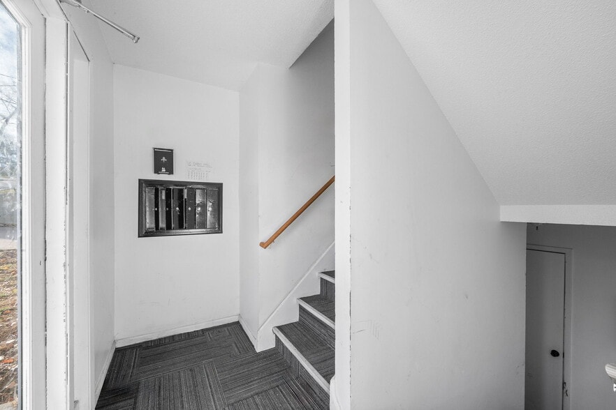 More Photos Of 2411 Welbeck Rd, Des Moines Apartments For Sale