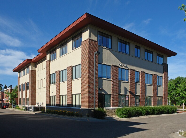 More Photos Of 1912 N Lexington Ave, Roseville Medical For Lease