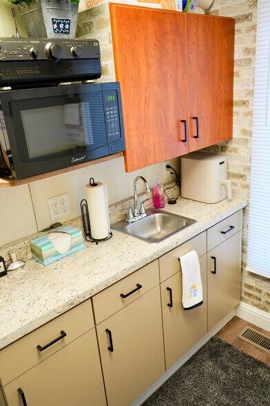 More Photos Of 987 Clock Tower Dr, Springfield Apartments For Sale