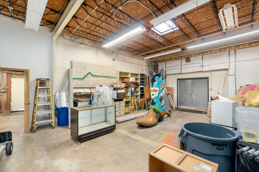 More Photos Of 1620 Thomes Ave, Cheyenne Light Distribution For Sale